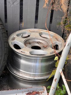 4 suburban rims asking $50