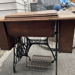 Singer Sewing Machine 