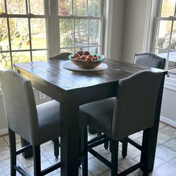 Kitchen Table/ 4 Chairs 