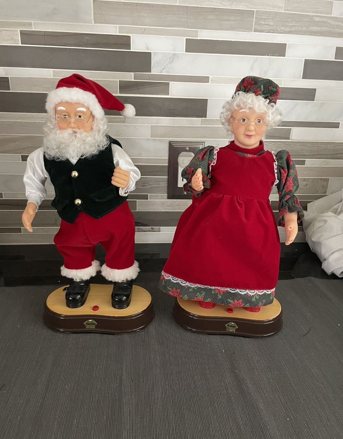 Vintage Dancing Claus Couple Works With Box