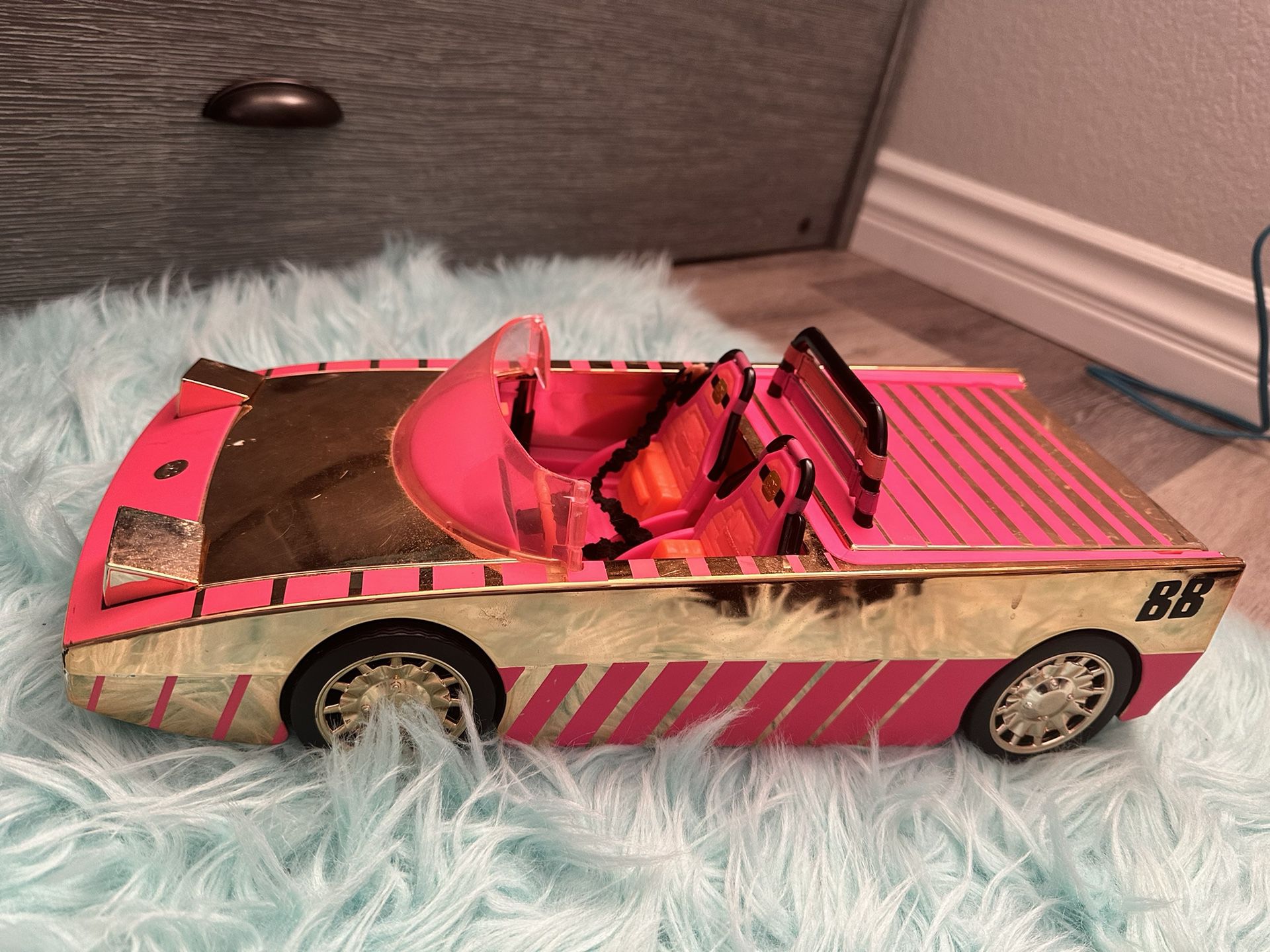 LOL Surprise LOL Car Pink and Gold 