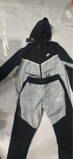 Grey and black Nike tech men