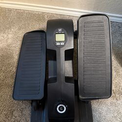 Cubi JR1+ Seated Elliptical