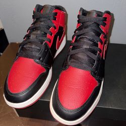 Jordan 1 Mid Banned authentic size 7Y