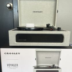 Crosley Voyager 3- speed portable Turntable