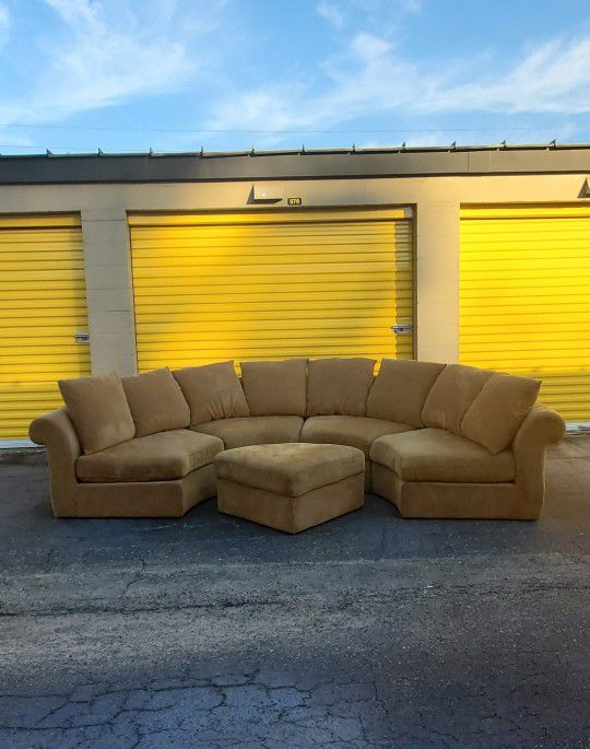 Large Sectional Couch With Storage Ottoman *FREE DELIVERY*🛻