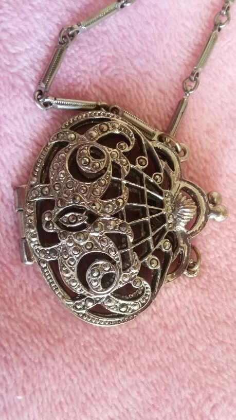 Purse shape locket necklace