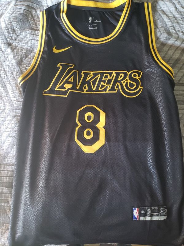 kobe in mamba jersey