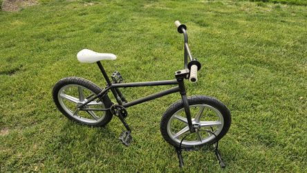 CULT CC01 BMX – MAG Lites – Dominator Seat – Needs Chain