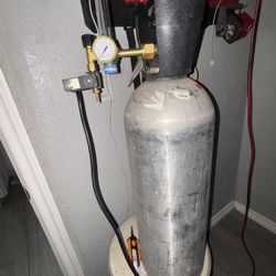 Co2 Tank And Regulator.  