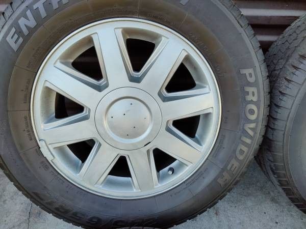 17 inch rims and caps with tires. Buick Ranier, trailblazer or Envoy