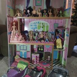 Barbie Dolls, Doll House