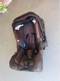 Nuna Infant Car Seat – Fair Condition