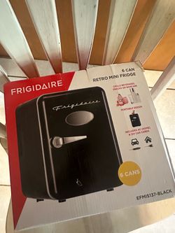 Frigidaire retro mini fridge NEW IN BOX