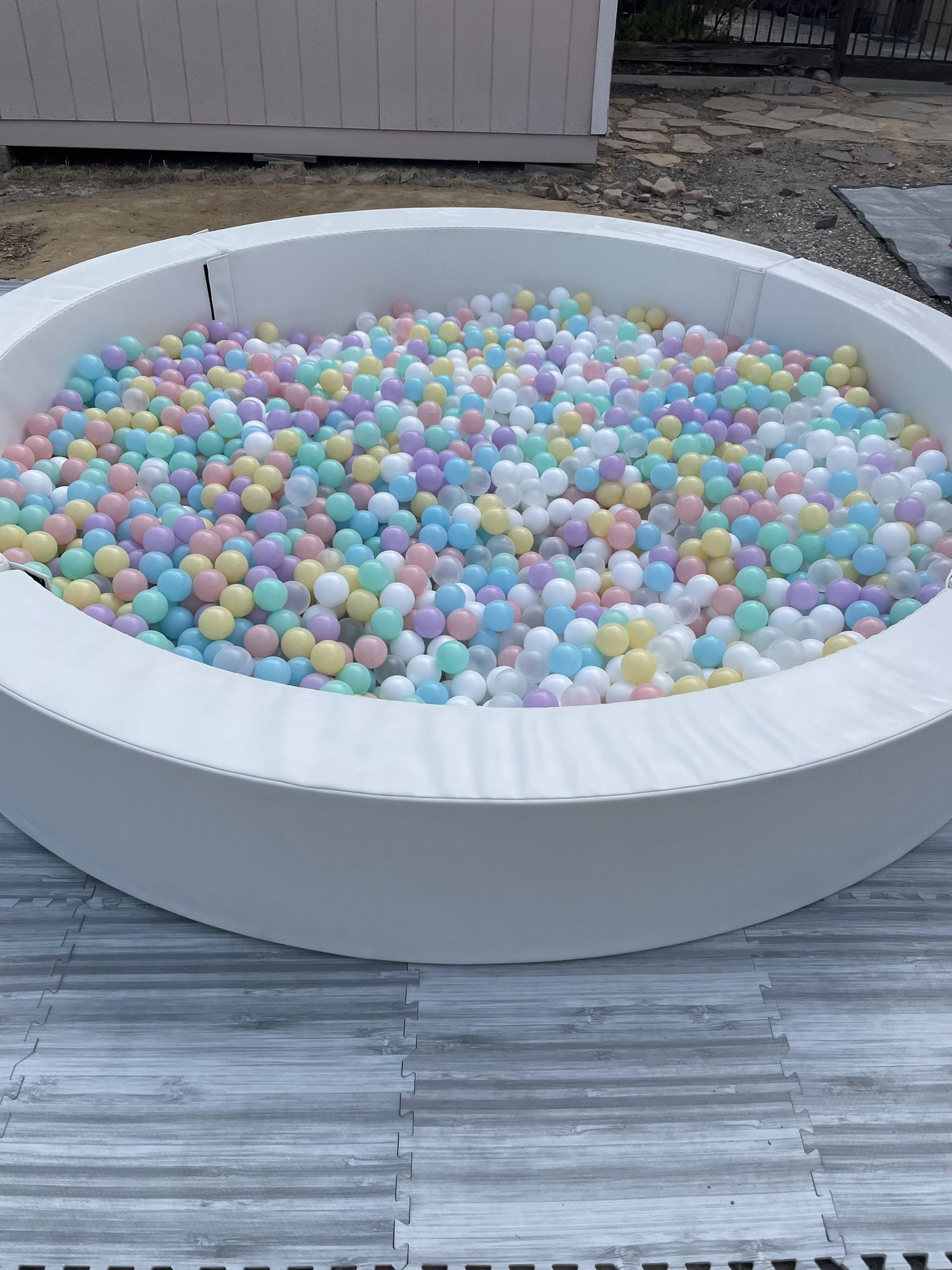 8ft Ball Pit