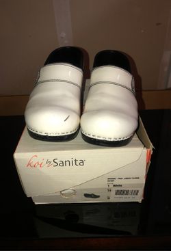 koi medical shoes $20