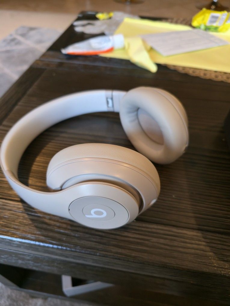 Beats Studio Pro Sandstone