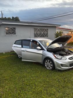 Hyundai accent 2012