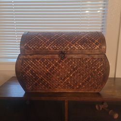 Vintage Nesting Wicker Trunks