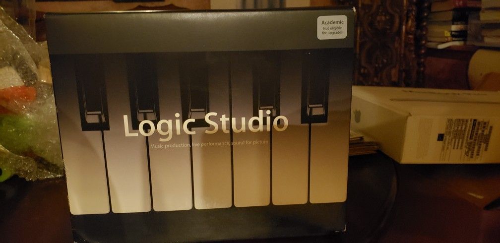 Apple Logic Studio Pro 8 - Music Production Complete Box