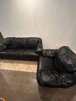 🛋️ Black Leather Sofa & Oversized Chair Set – NEGOTIABLE