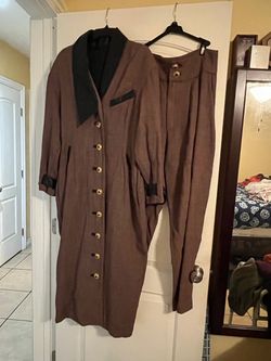 Women suit size 6-8 can be used for Halloween costume, like pirate