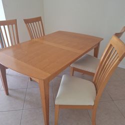 Maple Dining Set With Table And 4 Side Chairs