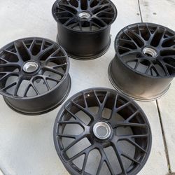 2016 911 GTS Center lock Rims