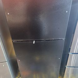 Ge 33 Inch Top Freezer Refrigerator 21.2 Cu Ft  With Ice Maker 