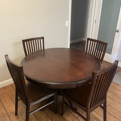 Dining Table + 4 Chairs - GREAT CONDITION