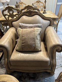 Couch Set And Lamp Tables