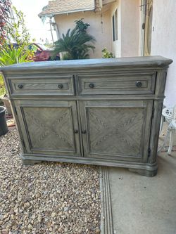 Dresser
