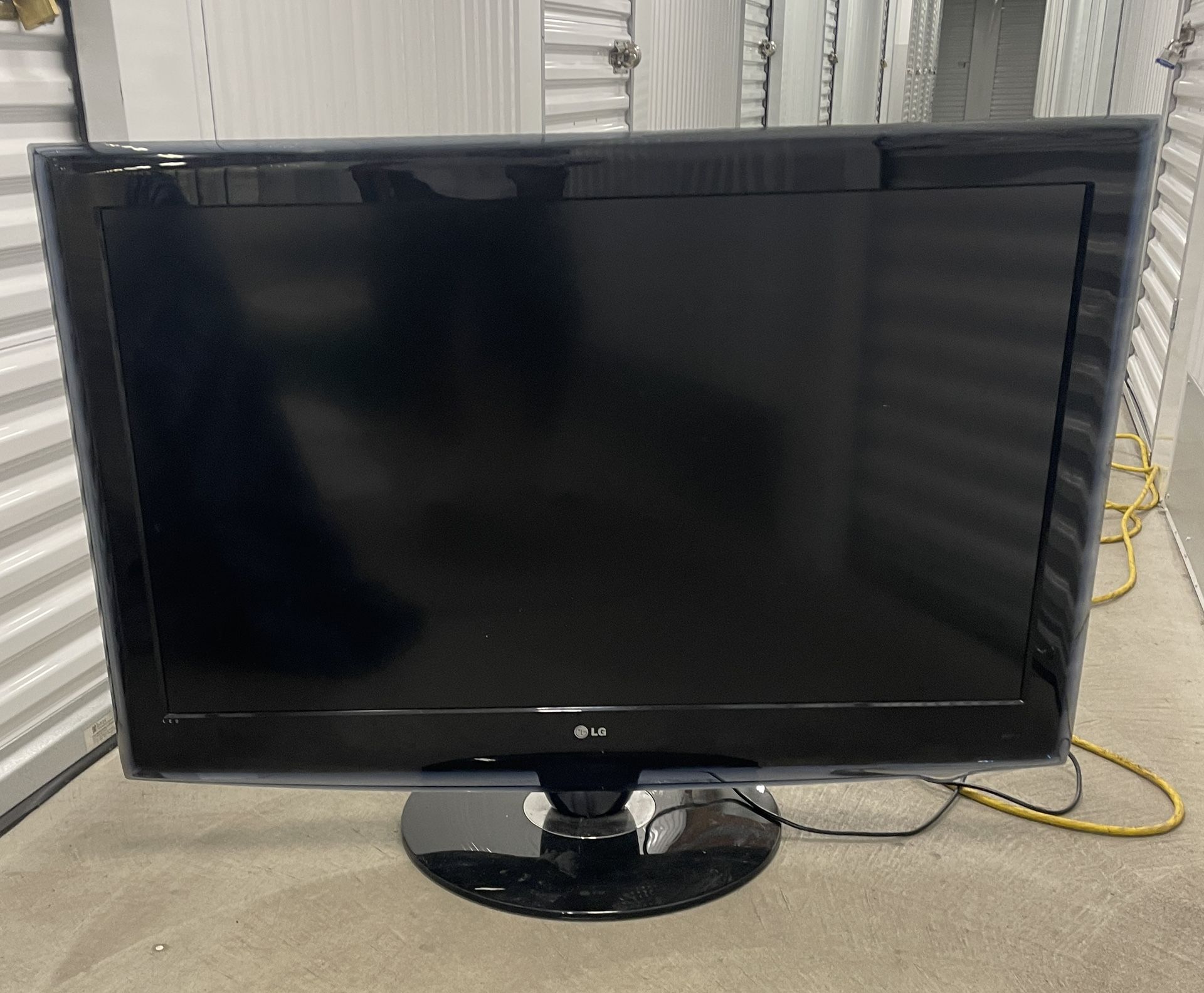 LG 47" 1080p 240Hz LED - LCD HDTV 47LH90