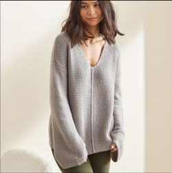 UPWEST Gray V-neck Oversized Waffle Knit Long Sleeve Sweater XS.