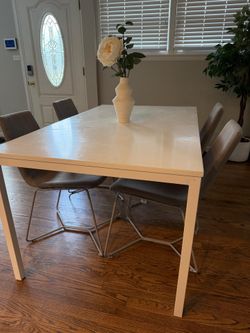 Modern White West Elm Dining Table with 4 Gray Chairs – Stylish Family-Friendly Set