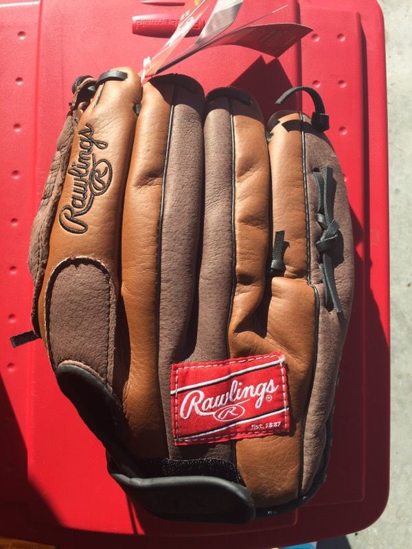 Brand New with tags 12 inch Youth Left handed Rawlings Glove