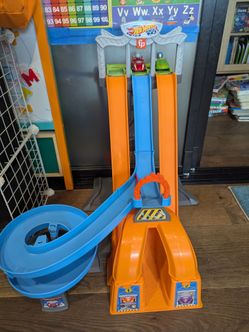 Hot wheels fisher price little people race track