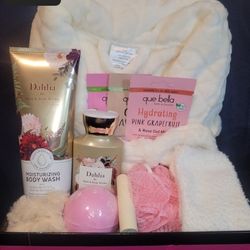 Valentine's Basket. Valentine's Gift Set Bathrobe Spa Kit Birthday Gift. BBW Dahlia San Valentin