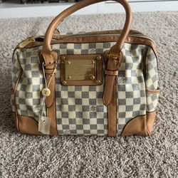 Fashion-Style White Damier Berkeley Hand/Boston Bag –