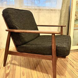 Mid-Century Modern Chair Spindle Back Viko Baumritter