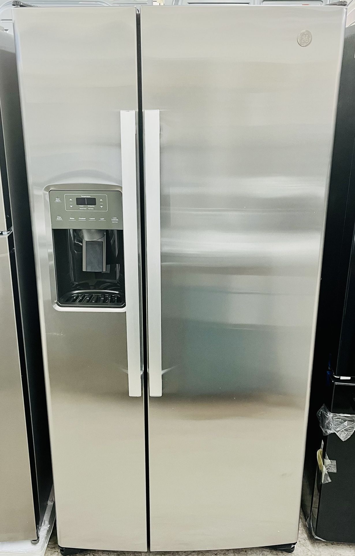 🔥🔥33” GE Side By Side Refrigerator