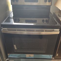 GE® 30" Free-Standing Electric Range stove (JBS60RKSS) (NEW)