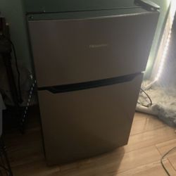 Hisense Miniature Fridge And Freezer