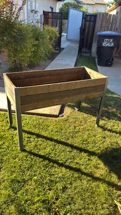 Raised vegetable planter