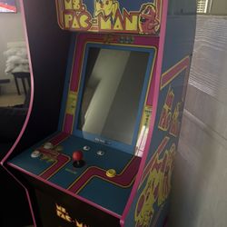 Pac Man Arcade Gamer 