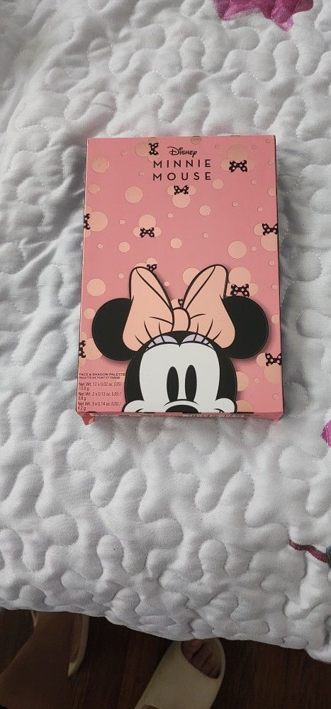 Minnie Mouse Face And Shadow Palette