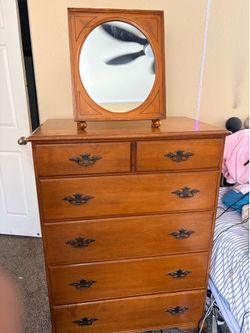 Vintage Maple Wood 5 Drawer Bedroom Dresser & Mirror Set