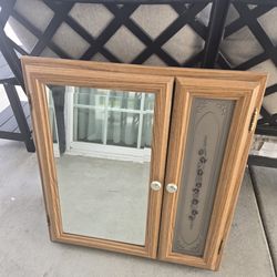 Storage medicine cabinet