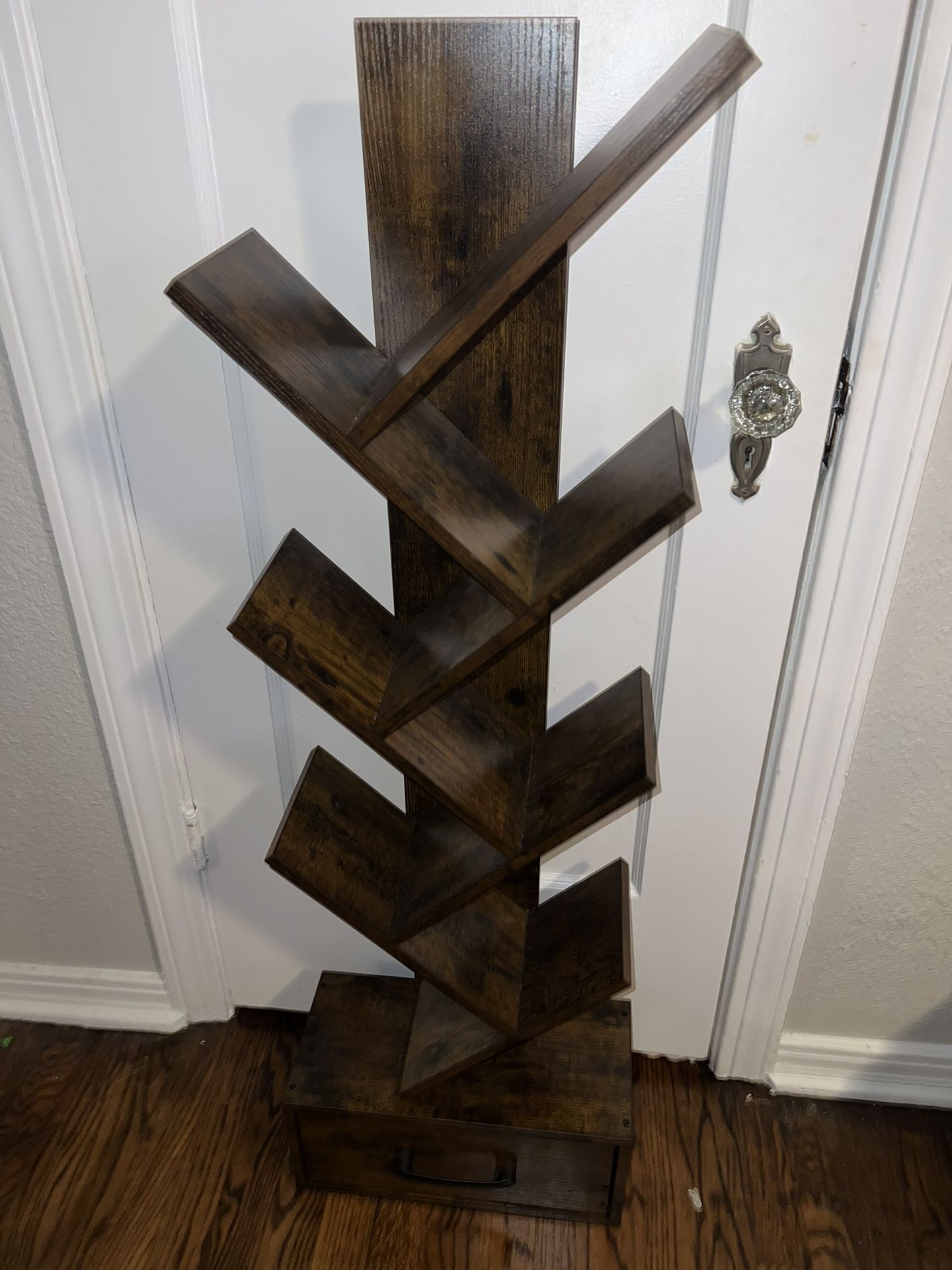 Bookcase tree with drawer