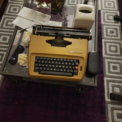 Antique Type Wrighter 